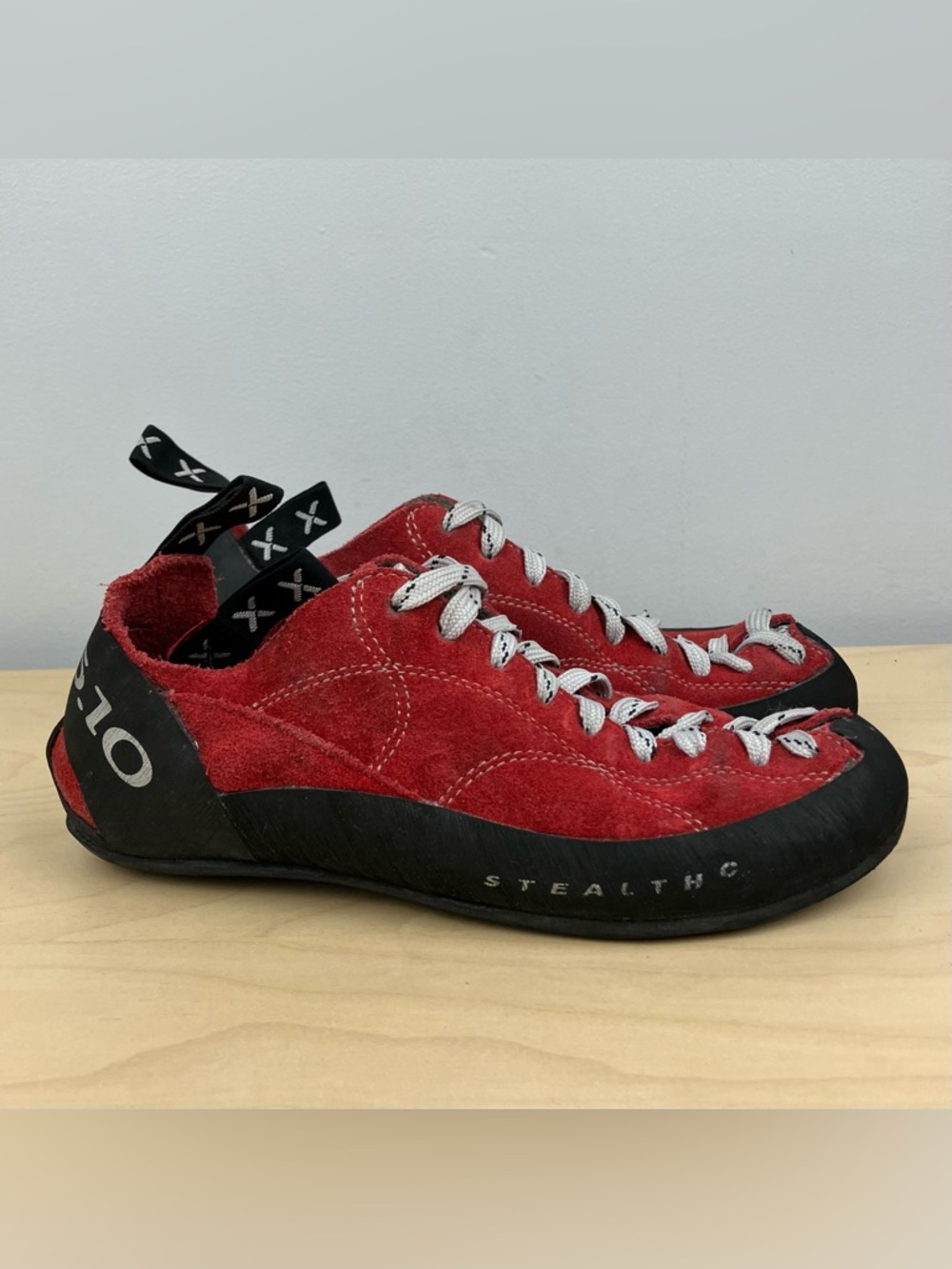 Five Ten 5.10 Men’s Size 8.5 Stealth C4 Rock Climbing Shoes Red & Black Leather